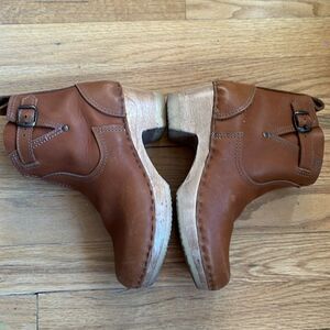 No. 6  EU 37 US 6.5 5" Leather Clog Buckle Boot on Mid Heel in Honey great cond